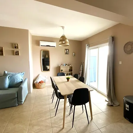 2 Combined Apts, Fast Wi-fi, 5 Min Walk To Apartamento