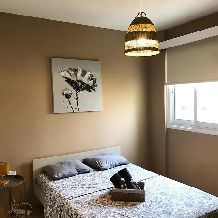 2 Combined Apts, Fast Wi-fi, 5 Min Walk To * Lárnaca