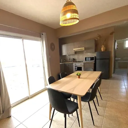 2 Combined Apts, Fast Wi-fi, 5 Min Walk To Apartamento