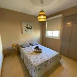 2 Apts, Fast Wi-fi, 5 Min Walk To Apartment Larnaca