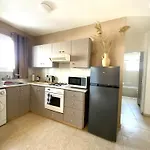 2 Apts, Fast Wi-fi, 5 Min Walk To Apartment