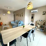 Apartment 2 Apts, Fast Wi-fi, 5 Min Walk To Larnaca