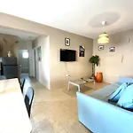 Apartment 2 Apts, Fast Wi-fi, 5 Min Walk To