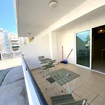 2 Apts, Fast Wi-fi, 5 Min Walk To Apartment