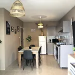 Apartment 2 Apts, Fast Wi-fi, 5 Min Walk To *