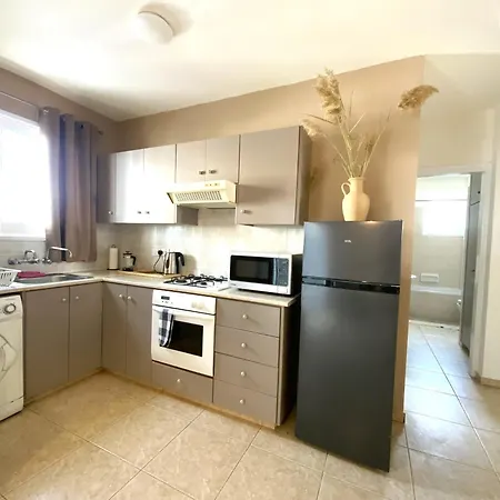 2 Combined Apts, Fast Wi-fi, 5 Min Walk To 公寓