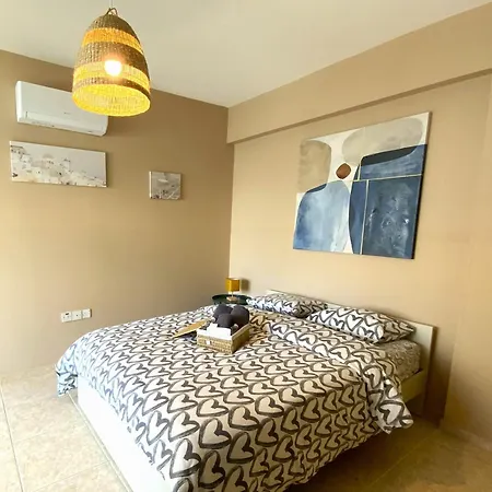 2 Combined Apts, Fast Wi-fi, 5 Min Walk To 라르나카