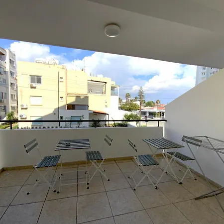 2 Apts, Fast Wi-fi, 5 Min Walk To Apartment