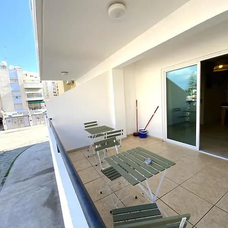2 Apts, Fast Wi-fi, 5 Min Walk To Apartment