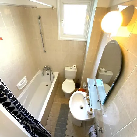 아파트 2 Combined Apts, Fast Wi-fi, 5 Min Walk To 라르나카