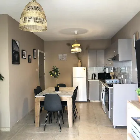 아파트 2 Combined Apts, Fast Wi-fi, 5 Min Walk To *