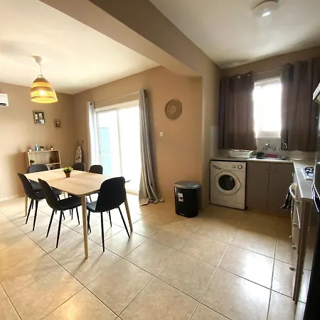 2 Combined Apts, Fast Wi-fi, 5 Min Walk To 公寓