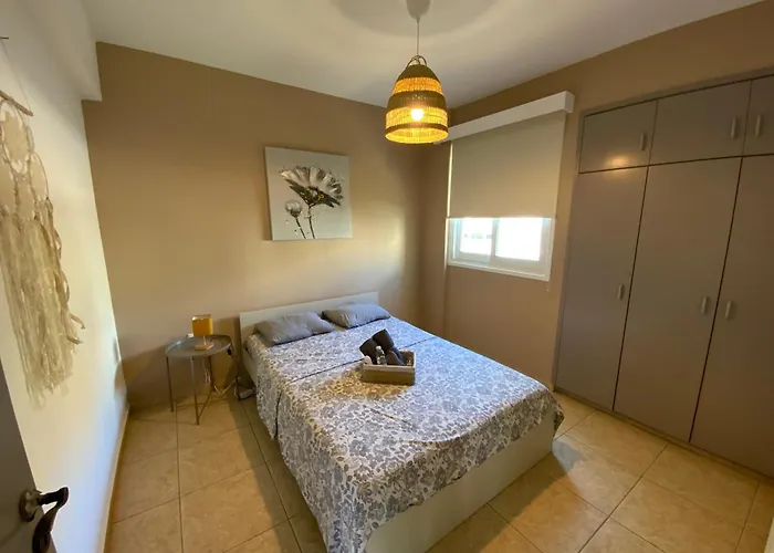 2 Combined Apts, Fast Wi-fi, 5 Min Walk To Apartmán Larnaca