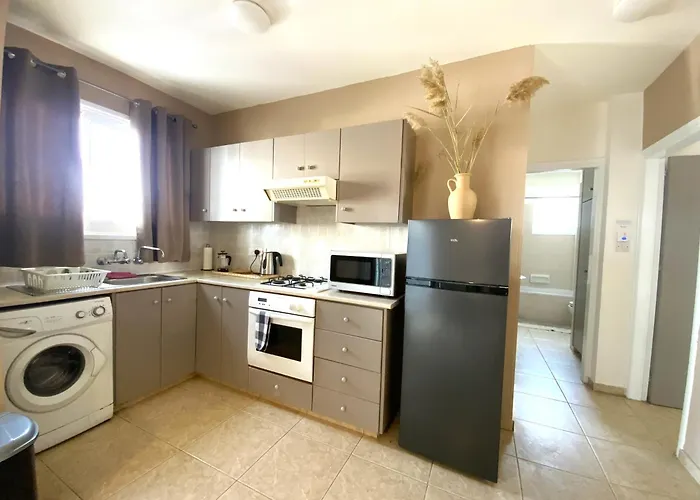 2 Combined Apts, Fast Wi-fi, 5 Min Walk To Apartmán