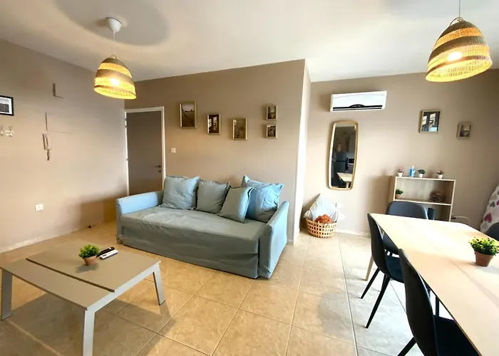 Appartement 2 Combined Apts, Fast Wi-fi, 5 Min Walk To Larnaca