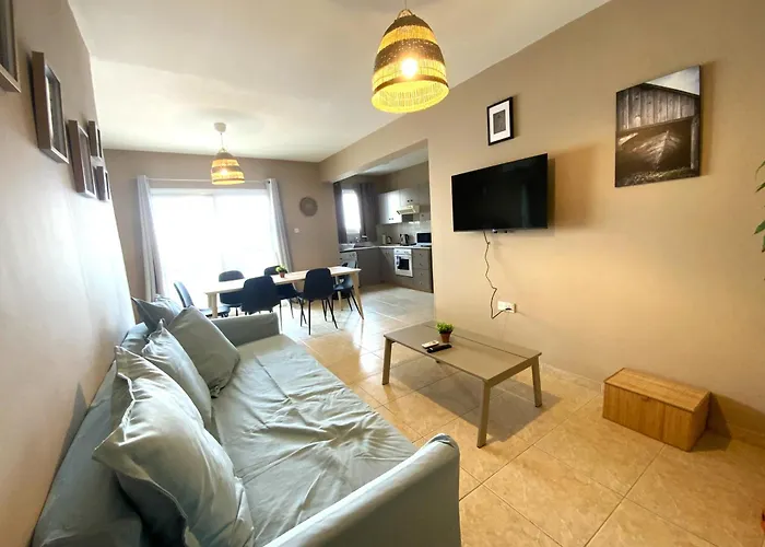 Appartement 2 Combined Apts, Fast Wi-fi, 5 Min Walk To *