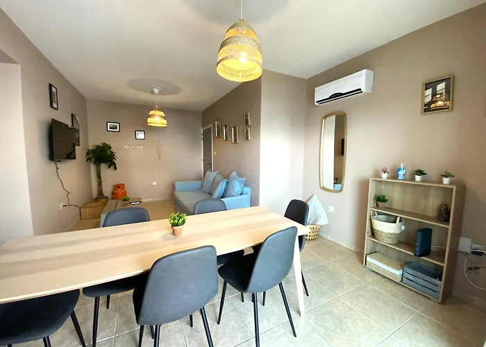 Appartement 2 Combined Apts, Fast Wi-fi, 5 Min Walk To Larnaca