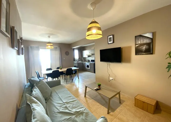 2 Combined Apts, Fast Wi-fi, 5 Min Walk To