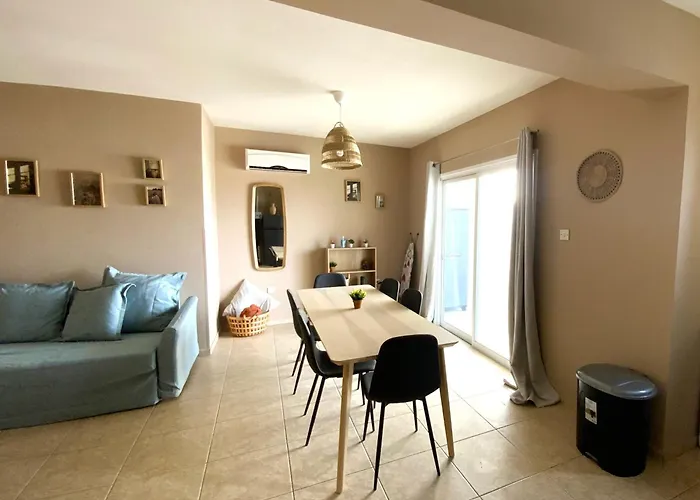 2 Combined Apts, Fast Wi-fi, 5 Min Walk To Apartmán