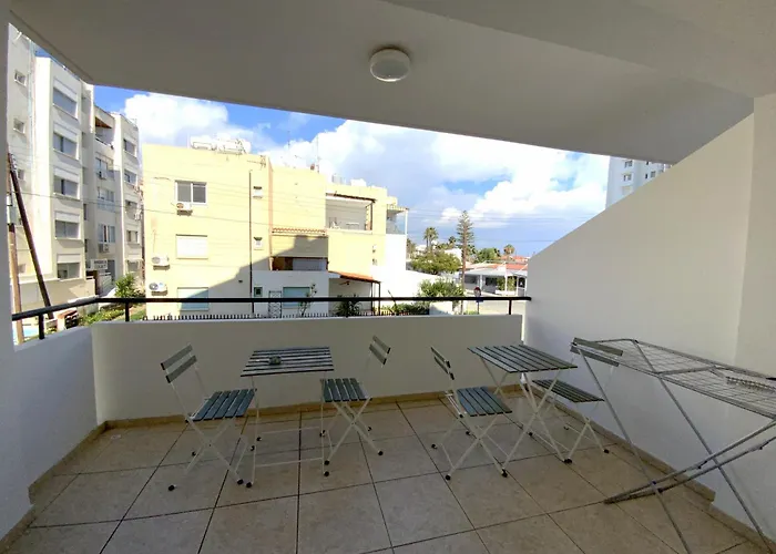 2 Combined Apts, Fast Wi-fi, 5 Min Walk To Apartmán