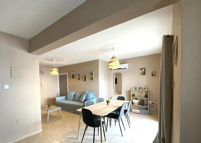 2 Combined Apts, Fast Wi-fi, 5 Min Walk To