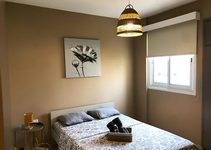 2 Combined Apts, Fast Wi-fi, 5 Min Walk To * Larnaca